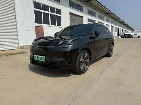 Lynk & Co 08 EM-P 2025