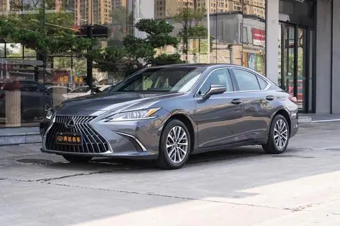 Lexus ES 2021 — фото 1