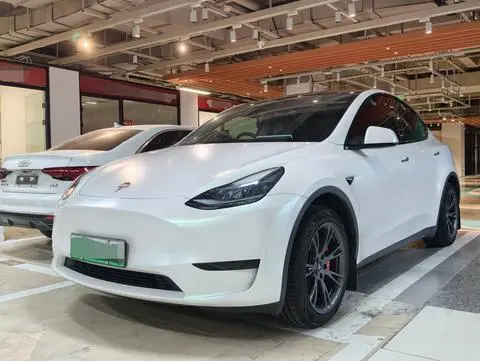 Tesla Model Y 2024 — фото 1