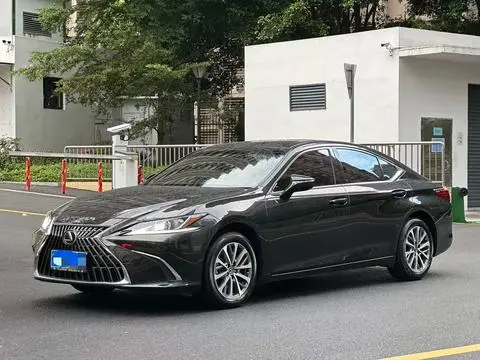 Lexus ES 2023 — фото 1