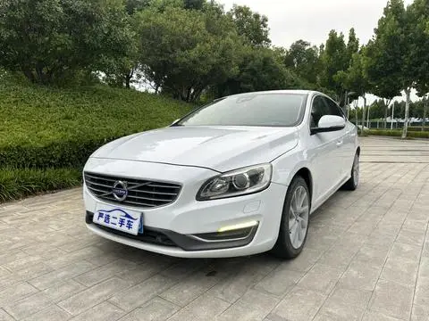 Volvo S60 2015 — фото 1