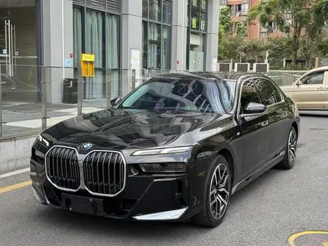 BMW 7 Series 2023 — фото 1