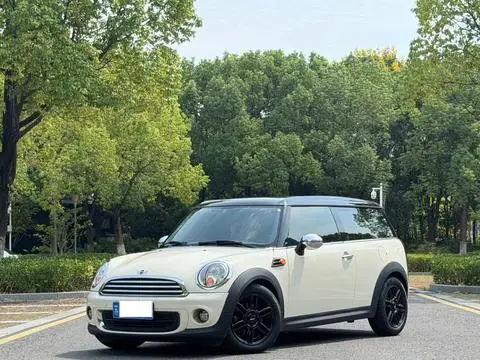 MINI CLUBMAN 2011
