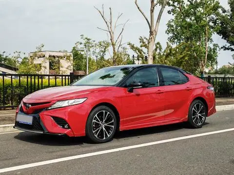 Toyota Camry 2018 — фото 1