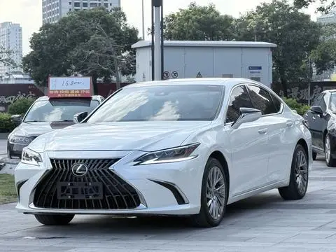 Lexus ES 2022