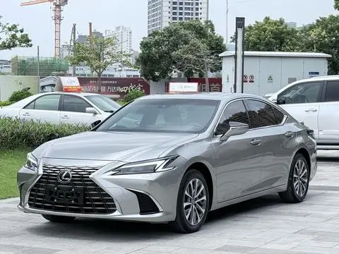 Lexus ES 2025