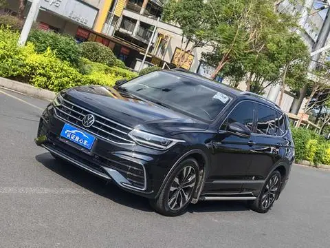 Volkswagen Tiguan L 2021 — фото 1