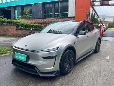 Tesla Model Y 2025