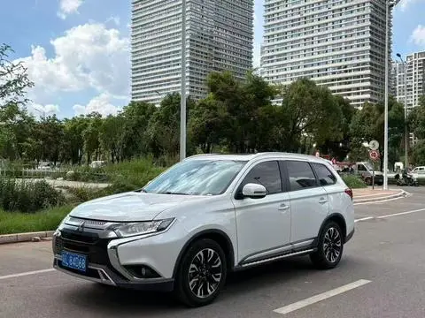 Mitsubishi 欧蓝德 2019 — фото 1