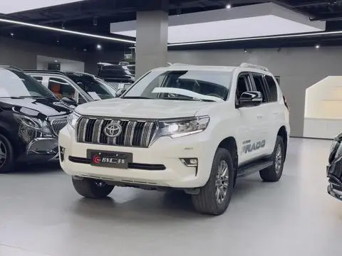 Toyota Prado 2023 — фото 1