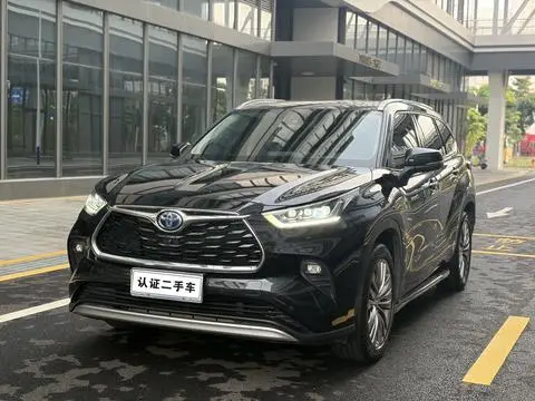 Toyota Highlander 2022 — фото 1
