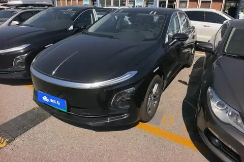 Hongqi E-QM5 2025