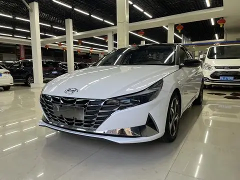 Hyundai Elantra 2023 — фото 1