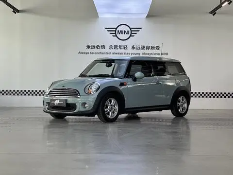 MINI CLUBMAN 2011