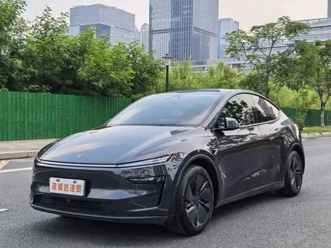 Tesla Model Y 2025