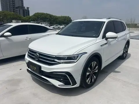 Volkswagen Tiguan L 2022 — фото 1