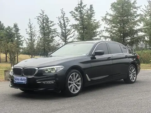 BMW 5 Series 2018 — фото 1
