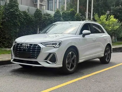 Audi Q3 2021 — фото 1
