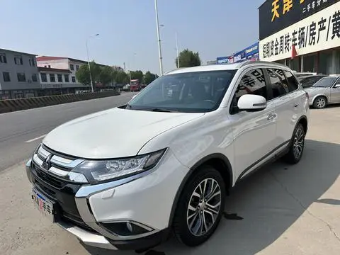 Mitsubishi Outlander 2016 — фото 1