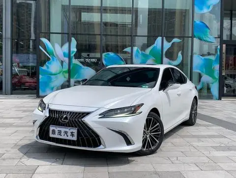 Lexus ES 2022