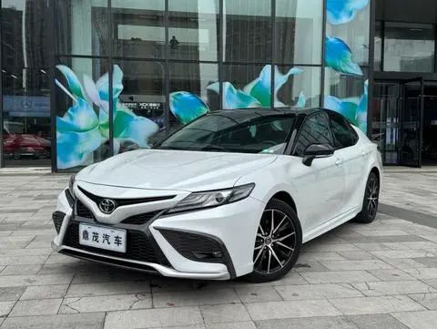 Toyota Camry 2021 — фото 1