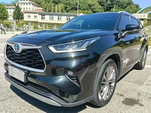 Toyota Highlander 2022 — фото 1