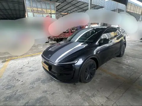 Tesla Model Y 2025