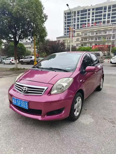 Toyota 雅力士 2011