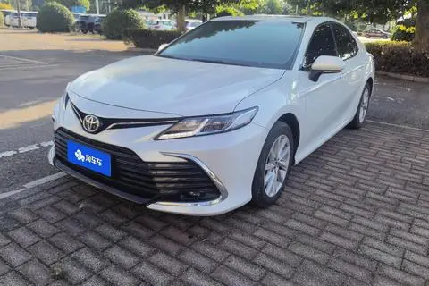 Toyota Camry 2022 — фото 1
