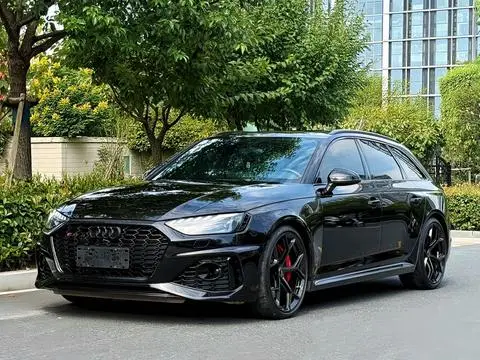 Audi RS 4 2024 — фото 1