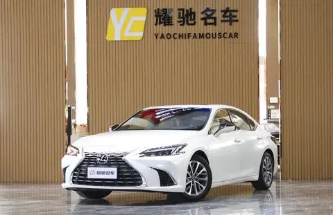 Lexus ES 2025