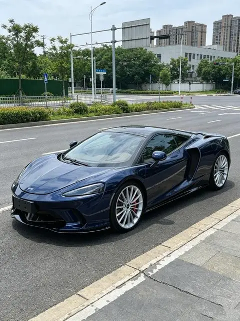 McLaren GT 2023