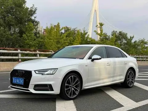 Audi A4L 2018 — фото 1