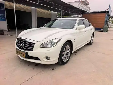 Infiniti Q70 2013