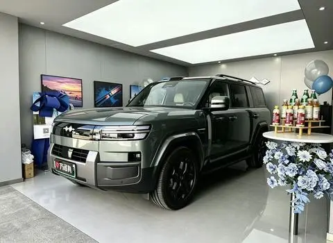 BYD Leopard 钛7 PHEV 2025