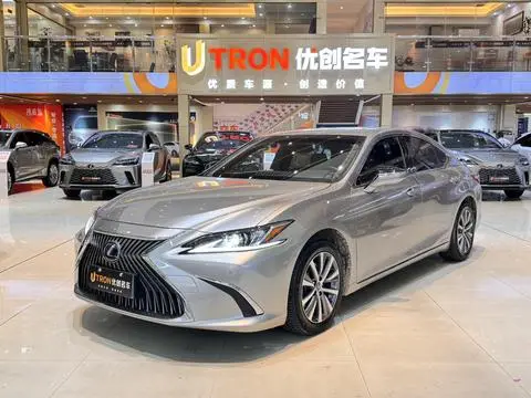 Lexus ES 2020 — фото 1