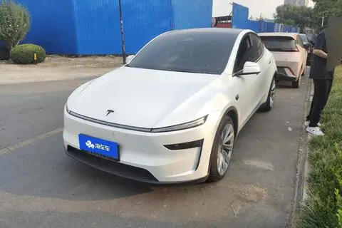 Tesla Model Y 2025