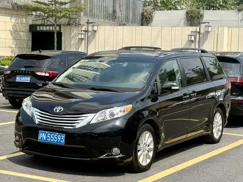 Toyota SIENNA 2011 — фото 1