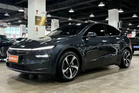 Tesla Model Y 2025 — фото 1