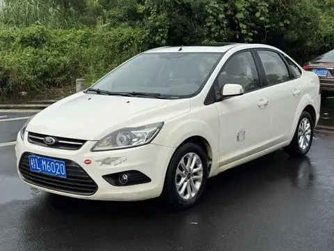 Ford Focus 2013 — фото 1