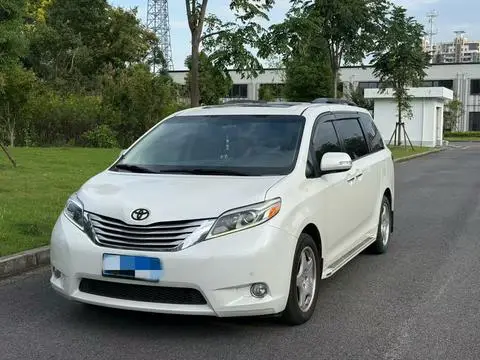 Toyota SIENNA 2015 — фото 1