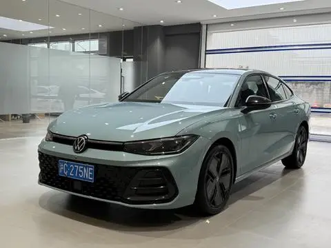 Volkswagen Passat 2025