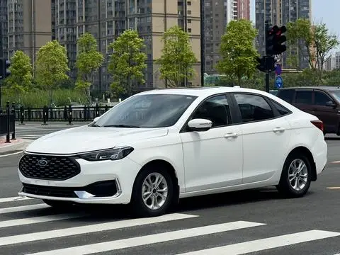 Ford Escort 2021 — фото 1
