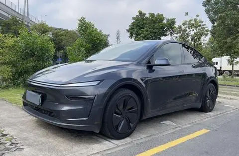 Tesla Model Y 2025 — фото 1
