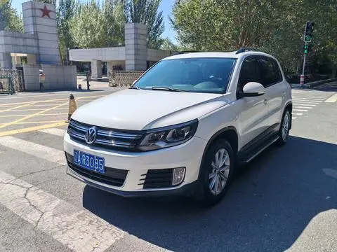 Volkswagen Tiguan 2015 — фото 1