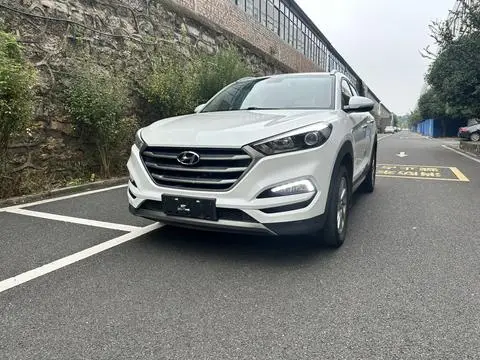 Hyundai 途胜 2015 — фото 1