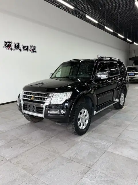 Mitsubishi 帕杰罗 2016