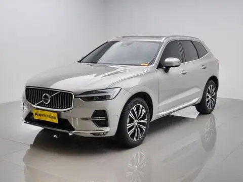 Volvo XC60 2022 — фото 1