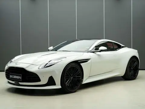Aston Martin DB12 2024