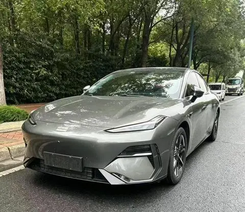 Geely E8 2024
